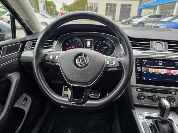 Volkswagen - Passat.jpg