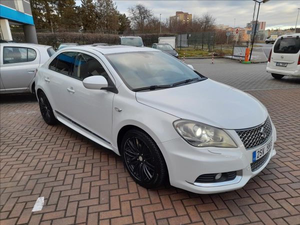 Suzuki - Kizashi.jpg